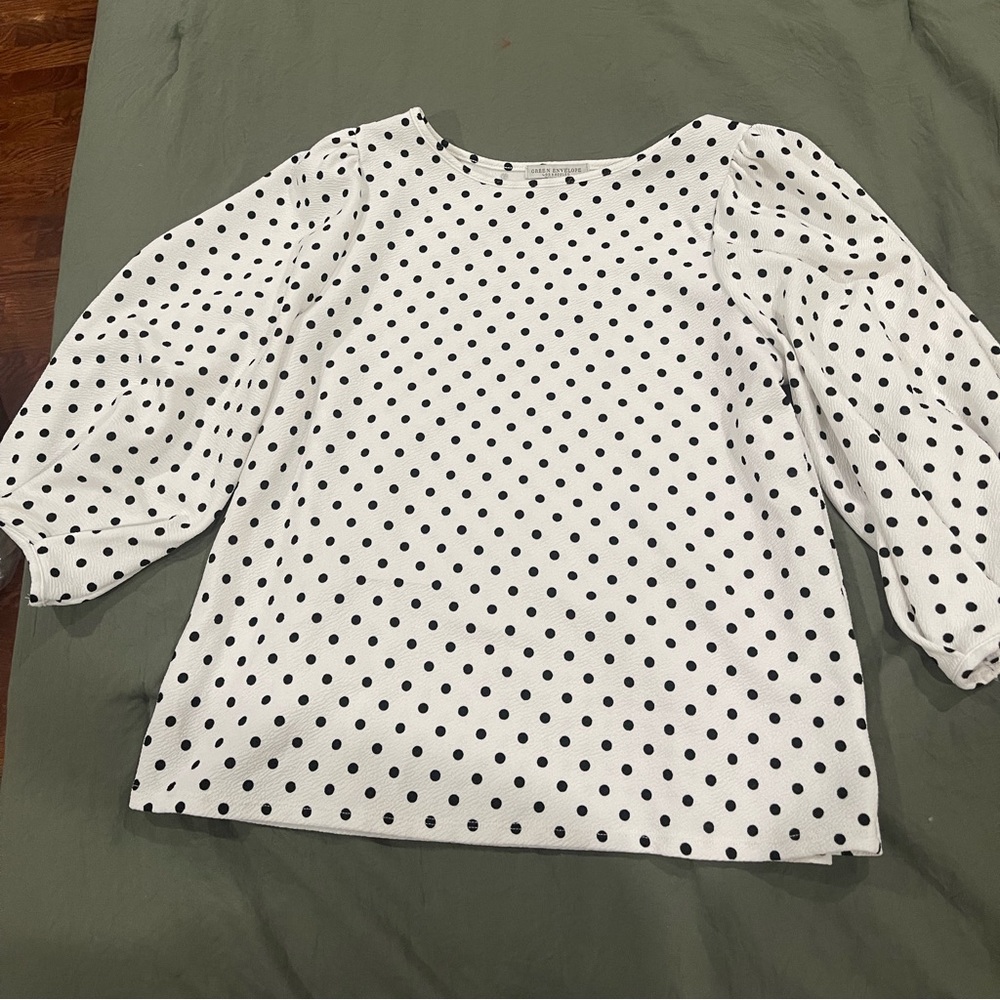 Polka dots blouse white and black